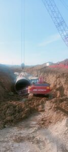 Precision Crane Operation for Sloped Pipeline Placement – SEERAJ GROUP