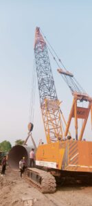 Hydraulic Crawler Crane Lifting Pipeline at Satwas Project Site